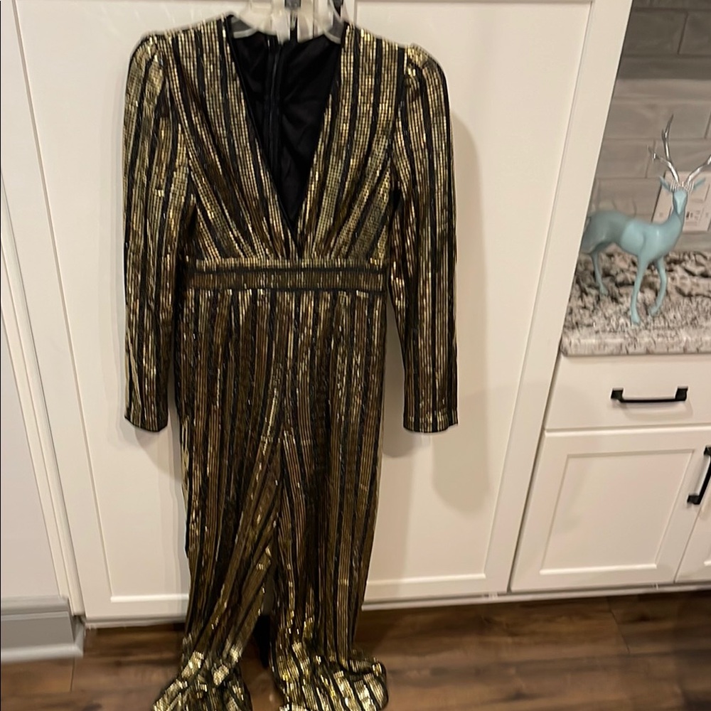 Black and Gold sequined one-piece jumpsuit! 🖤💛 (Size 4)
